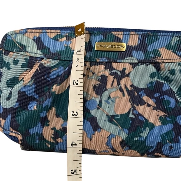 Travelon Blue Pattern Wristlet Wallet - Picture 9 of 9